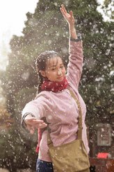 练束梅剧照